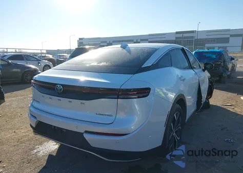 2024 Toyota Crown Limited из США, поврежденный, VIN JTDAAAAF1R3023132